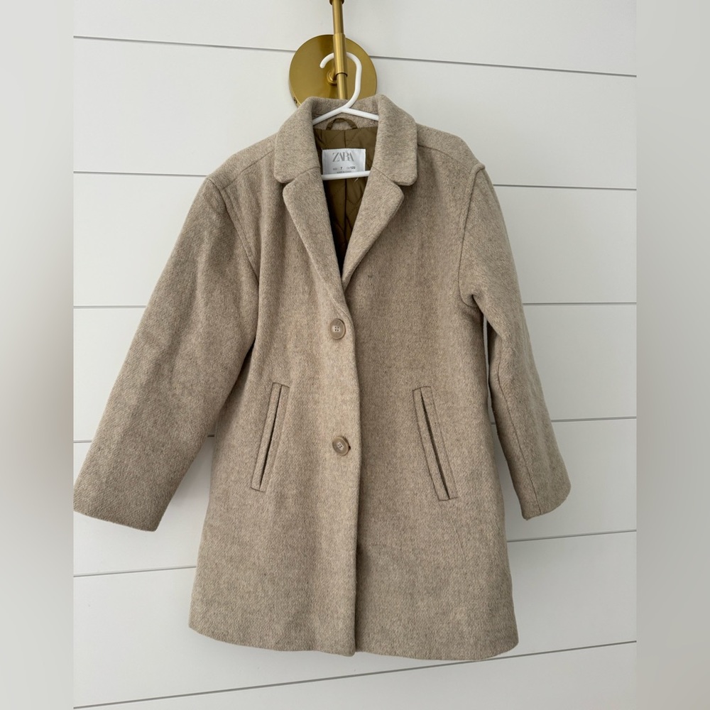 Girl coat with buttons